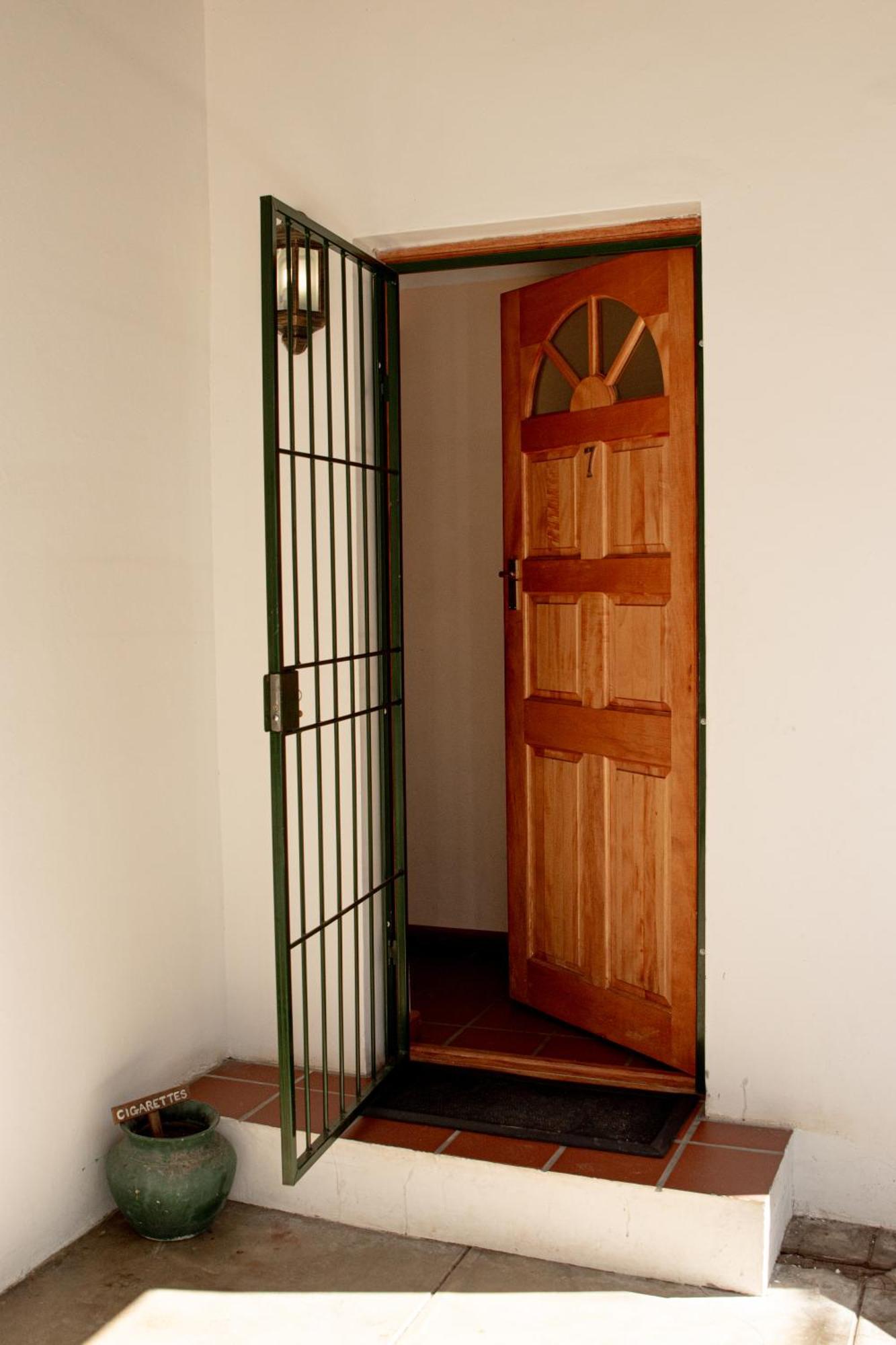 4 Rothman Street B&B กราฟฟ์-เรเน็ต ภายนอก รูปภาพ