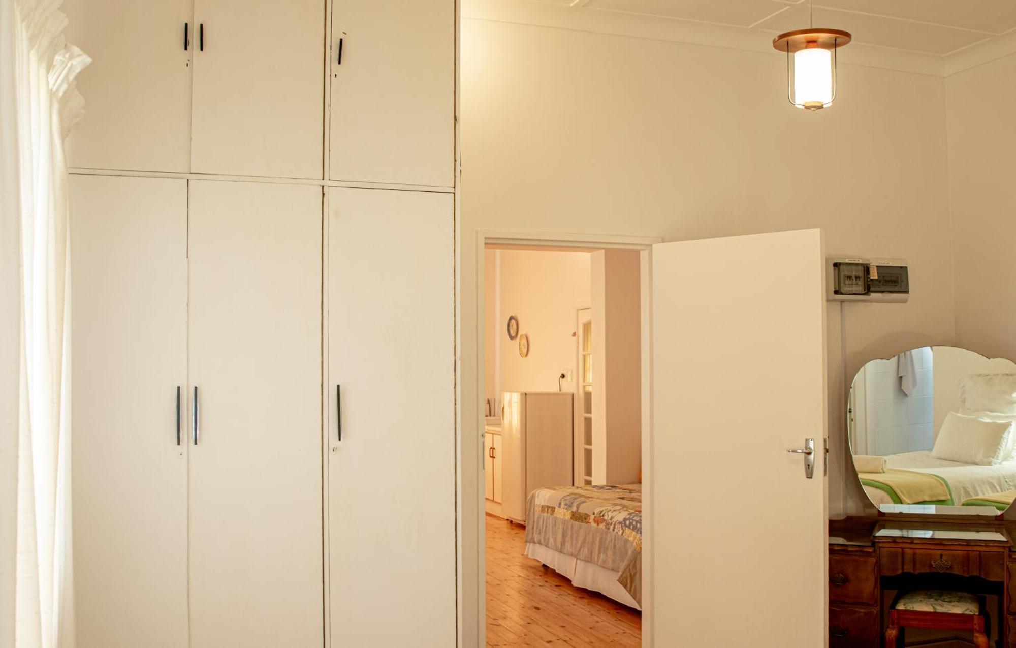 4 Rothman Street B&B กราฟฟ์-เรเน็ต ภายนอก รูปภาพ
